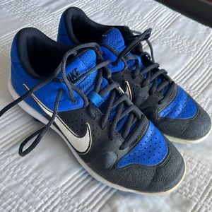 Boys size 4.5 baseball cleats worn one season good condition. Nike